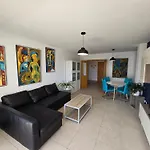 Elegante Habitacion Marbella Con Bano Compartido